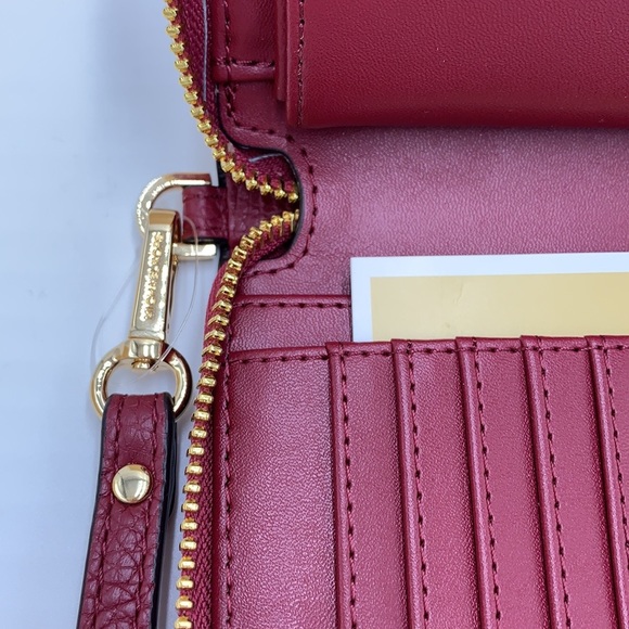 MICHAEL KORS
Leather Continental Wristlet Phone Case Wallet
Oxblood
NWT - Picture 10 of 16